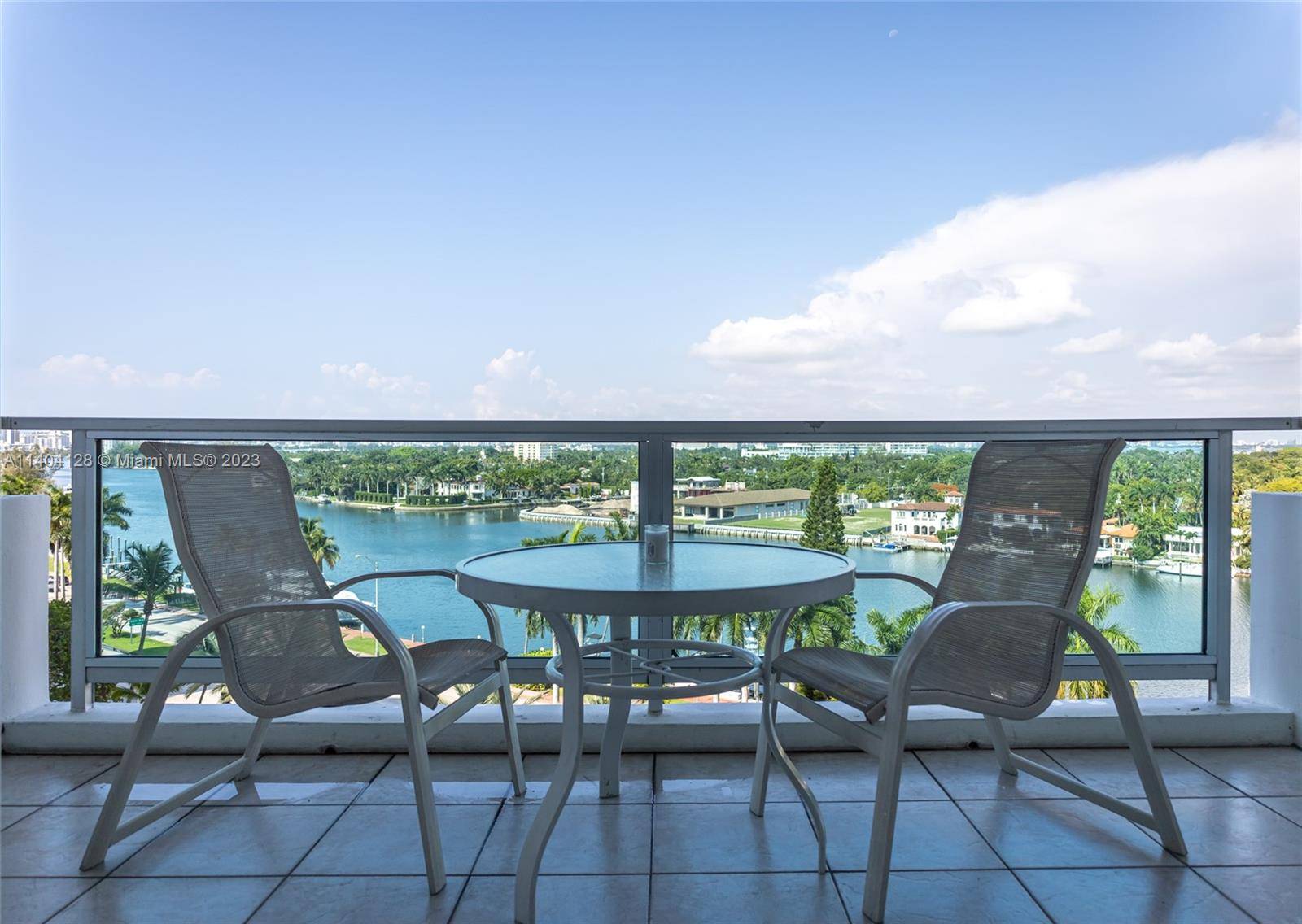Welcome to Miami Mar, an exceptional residence nestled on the ocean and in the heart of Miami Beach.