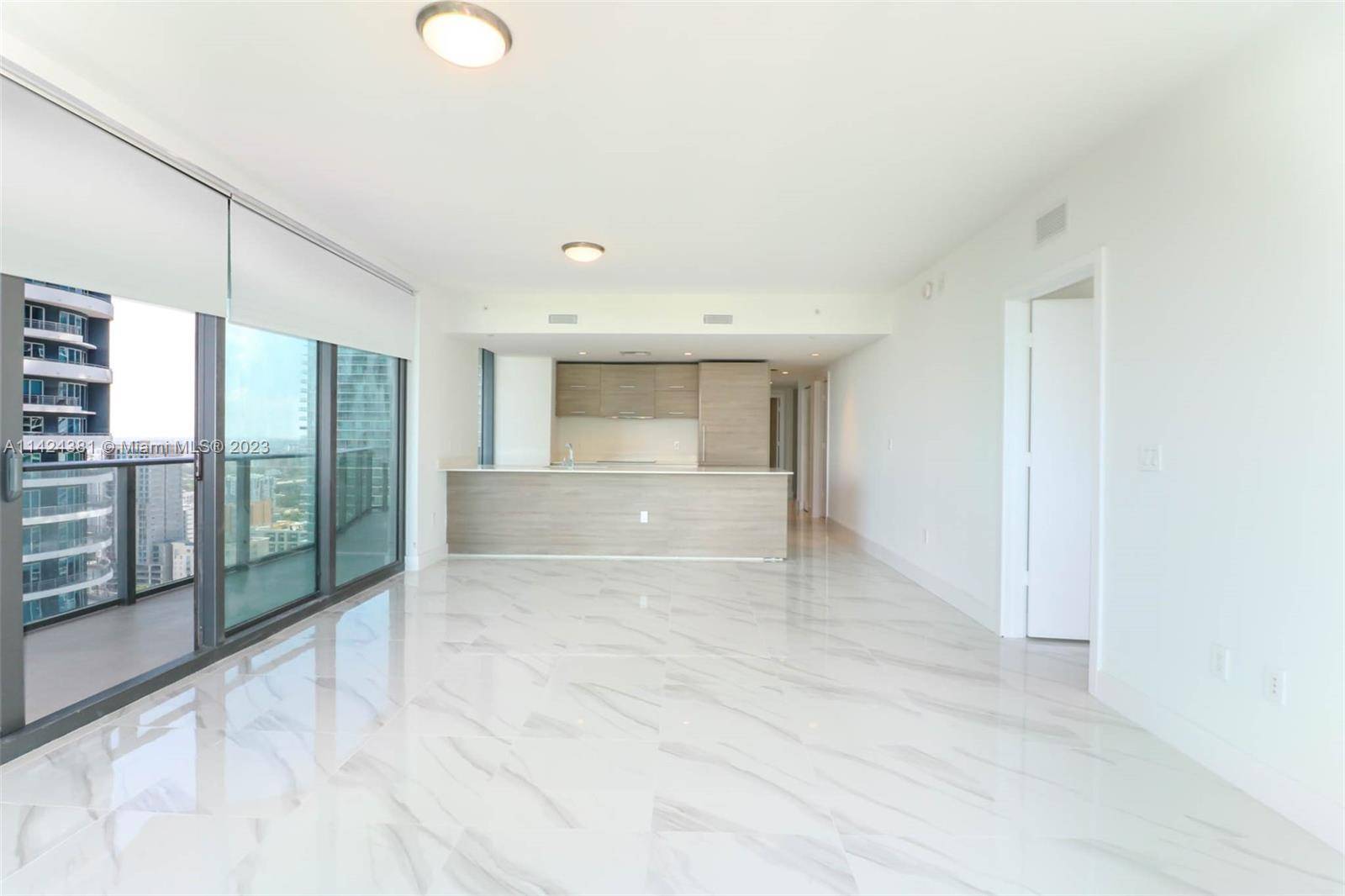 Enjoy Living on this LUXURY lifestyle CORNER 3Beds 2Baths 1HalfBaath condo with BREATHTAKING VIEWS from Intracoastal and Miami Skyline.