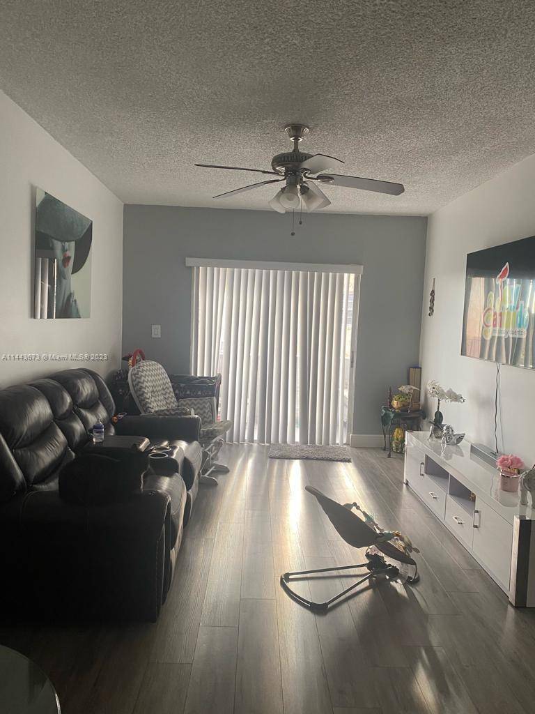 3 Bedrooms and 2 Baths renovated apartment in Hialeah.