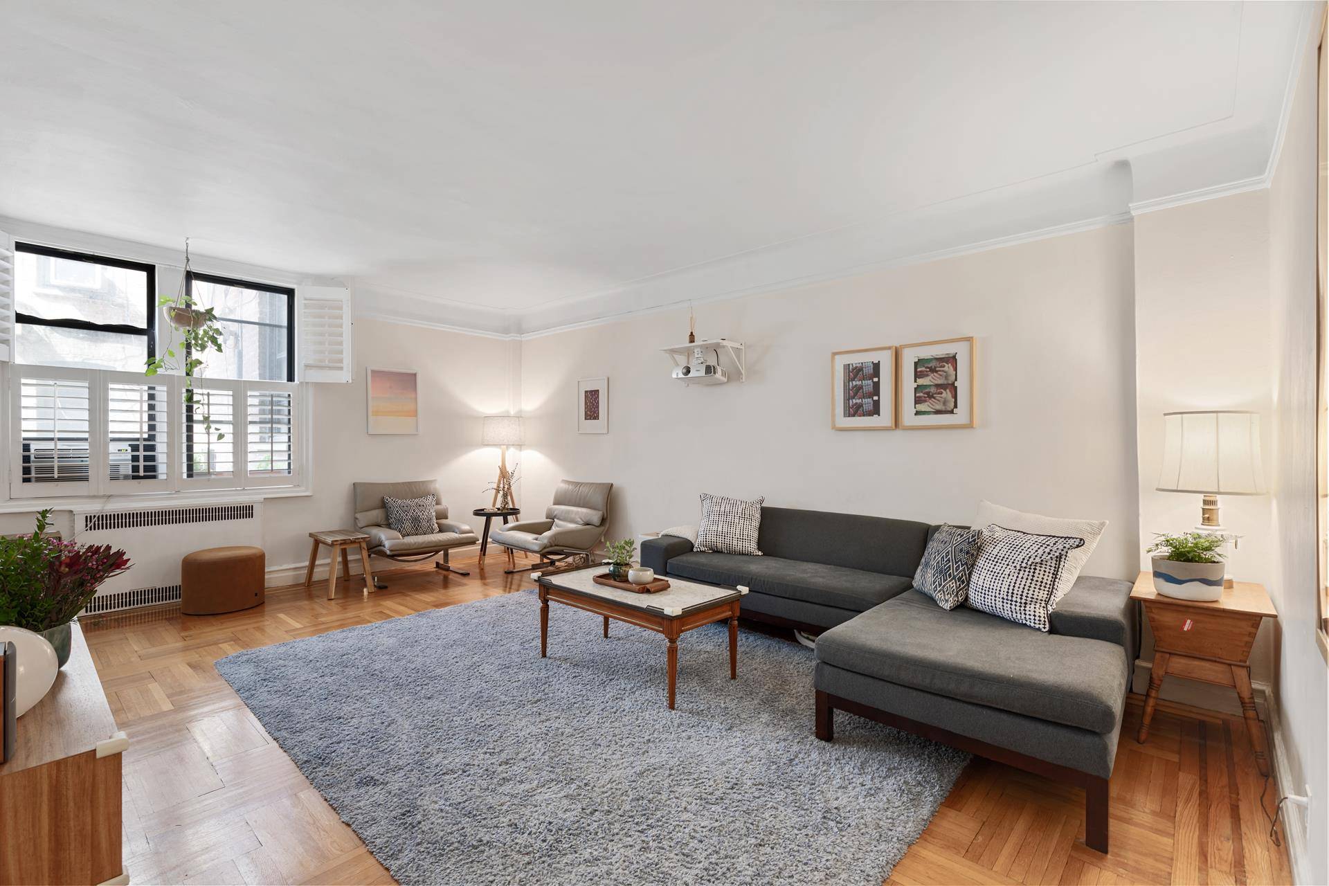 OPEN HOUSE SUNDAY 8 30 from 12 1pm BY APPOINTMENT ONLY Located on the first floor of this ornate art deco coop building, this 2 bedroom is a great set ...
