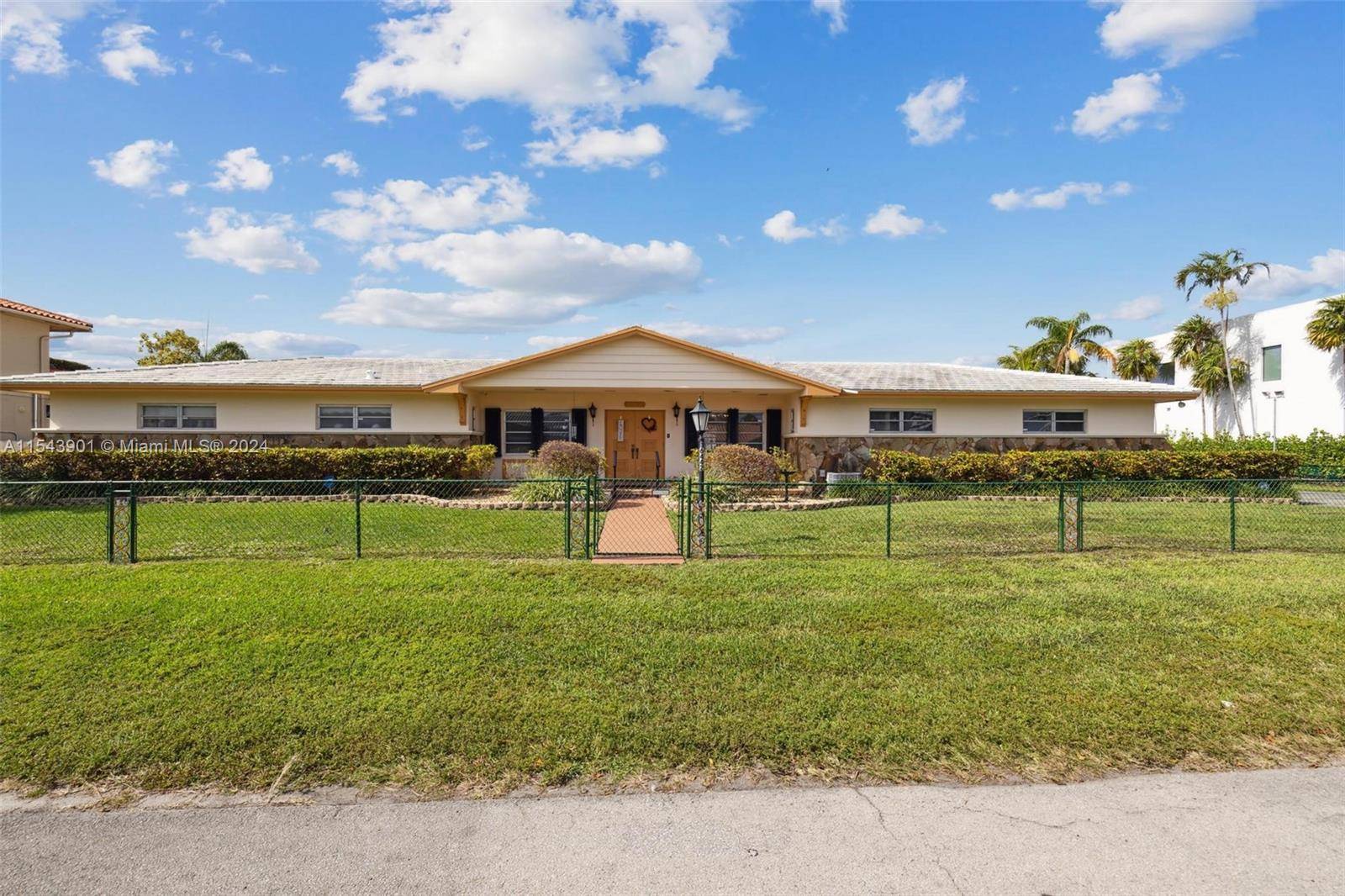 Spectacular opportunity to own this 5bedrooms 3bathrooms home on private cul de sac street in a gated community in the desirable Eastern Shores Neighborhood.