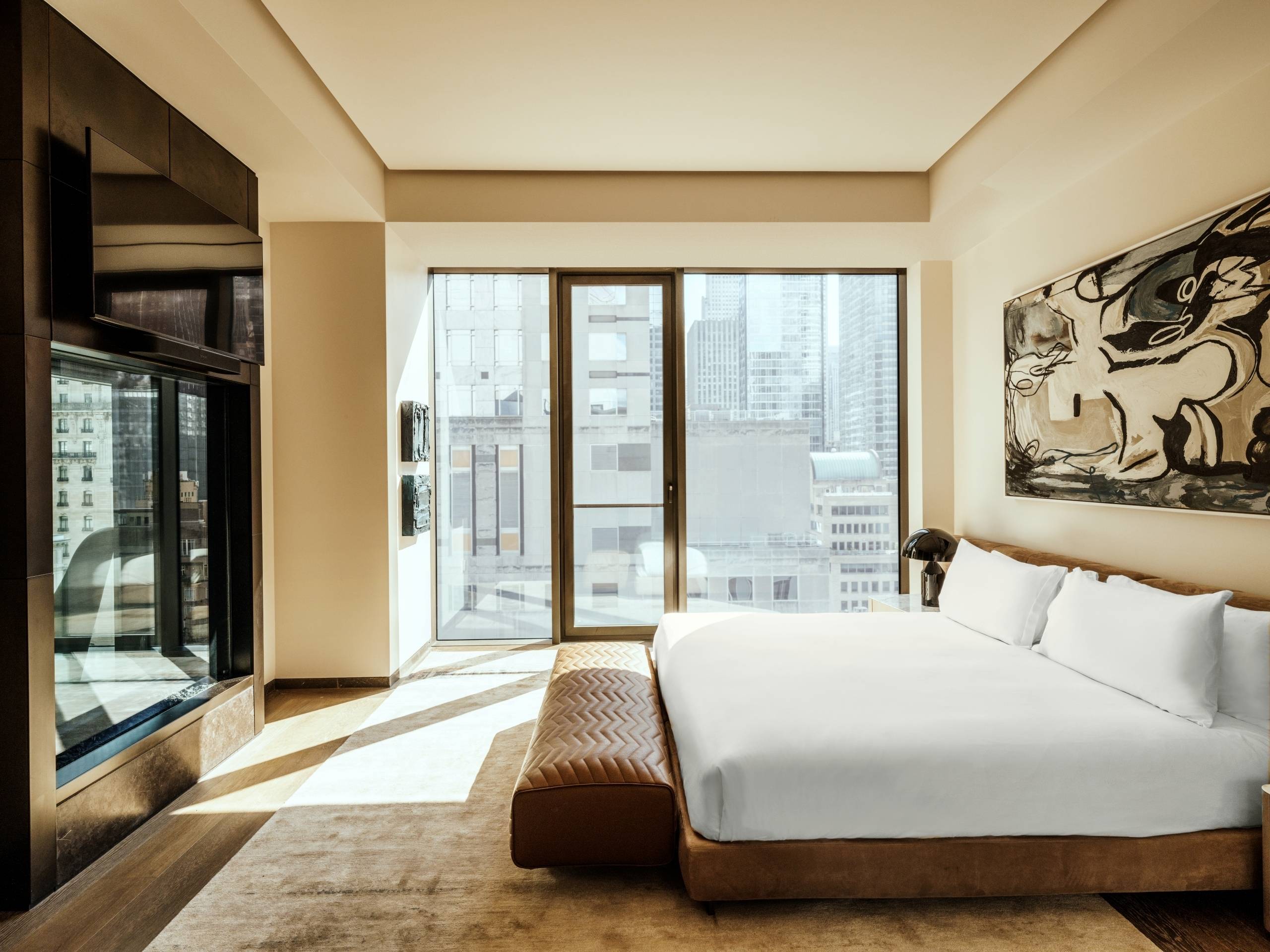 Situated on the 18th floor of Aman New York, this one bedroom branded and fully serviced residence offers expansive views through floor to ceiling windows overlooking 56th Street.