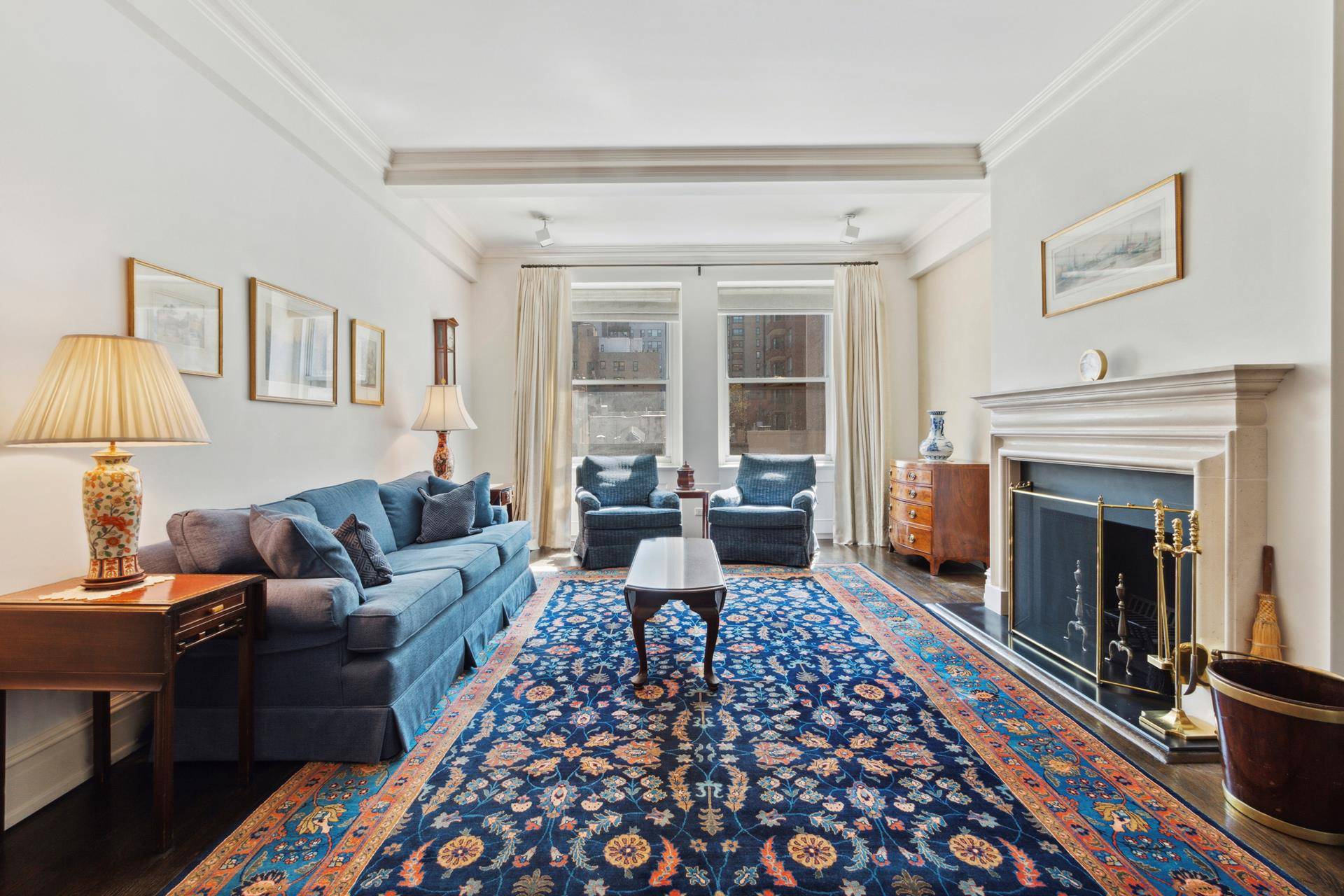 Welcome home to this beautiful and gracious classic 6 Upper East Side apartment !
