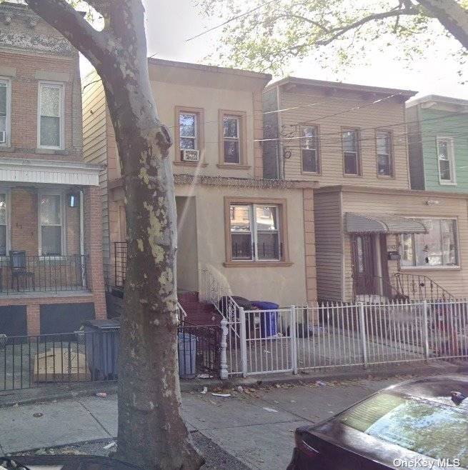 Introducing a lucrative investment opportunity in Woodhaven, New York a 2 family building with three income streams.