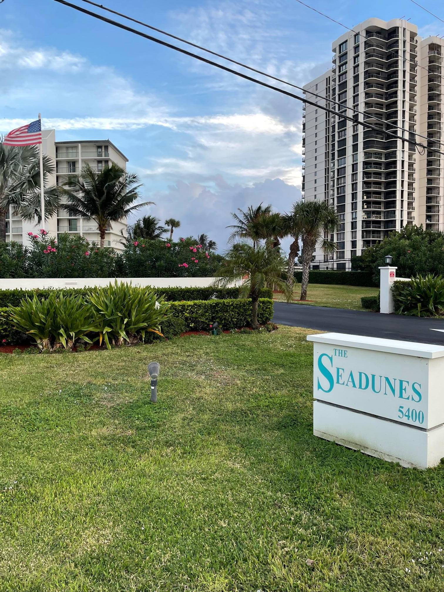 Luxurious Oceanfront Living 2 Bed, 2 Bath Penthouse Condo on Singer Island, Riviera Beach, FloridaEscape to paradise with this exquisite 2 bedroom, 2 bath penthouse condo nestled on the pristine ...