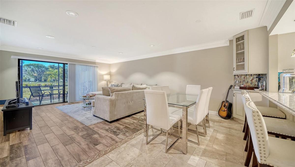 Dining room/living room