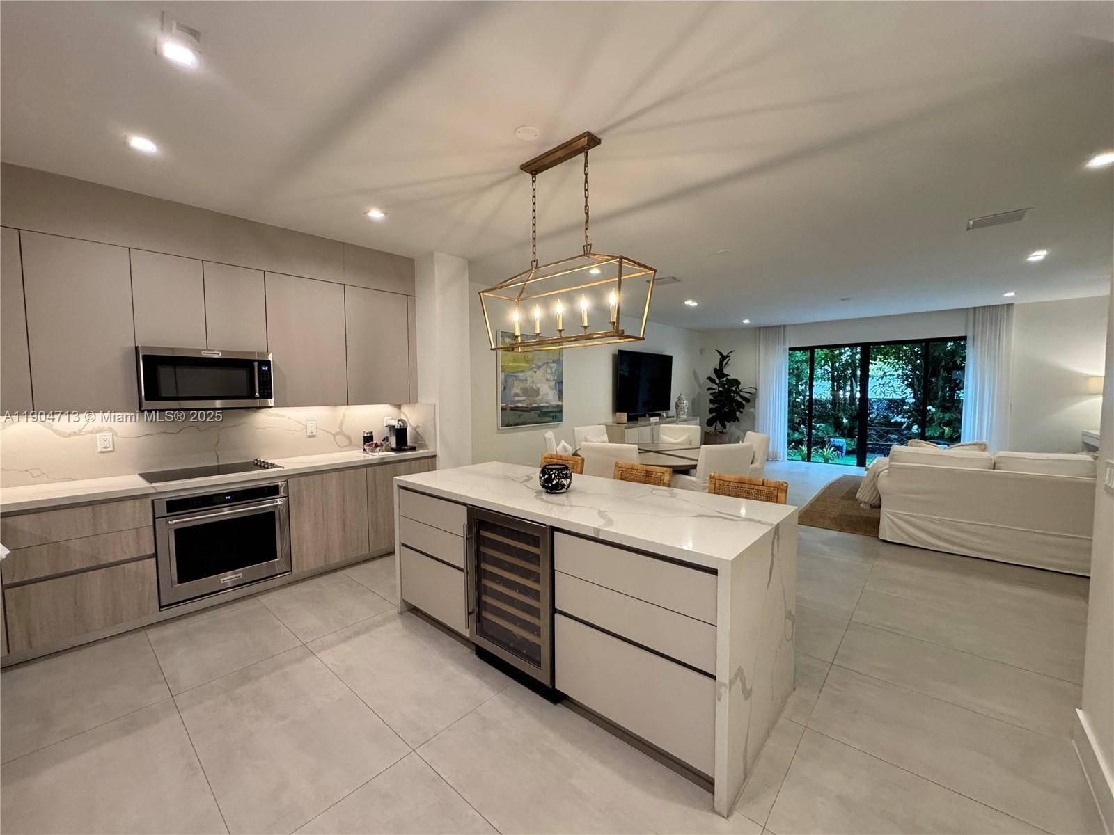 Wonderful unit at SOMI with 3 bedrooms and 3.