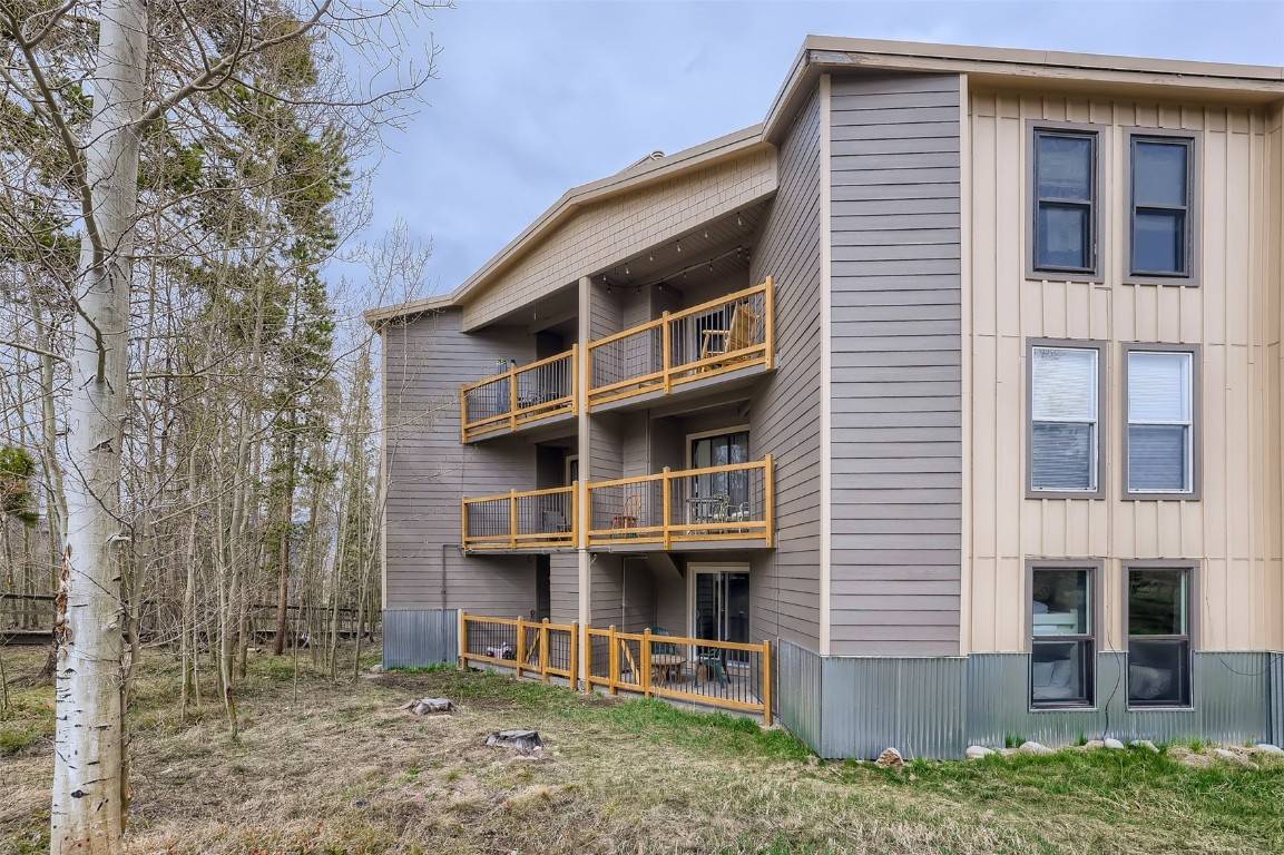 2 bed 2 bath unit is conveniently located close to everything you love about the mountains.