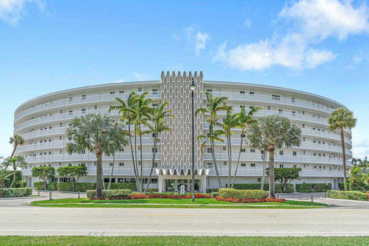 The President of Palm Beach is an iconic south end building very close to Town.