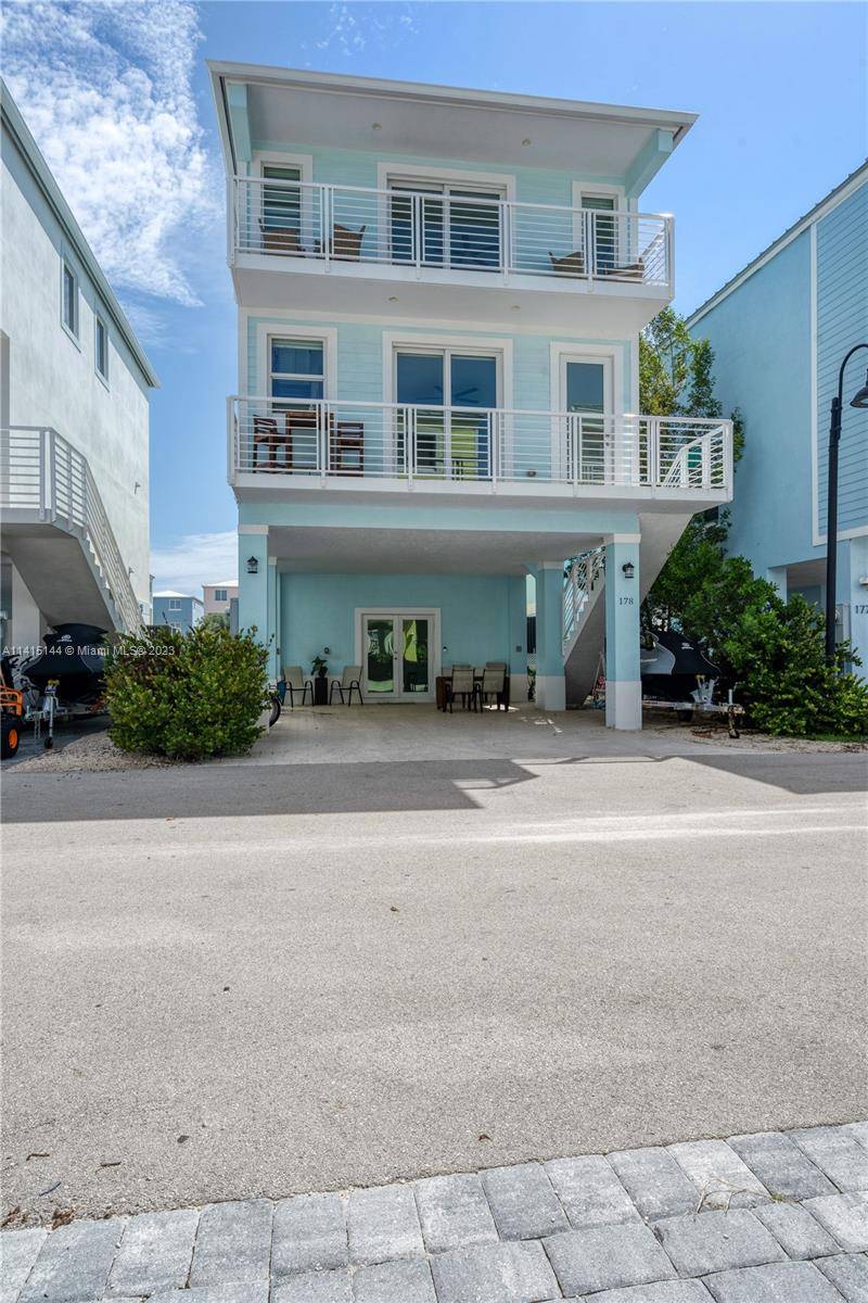 BEAUTIFUL HOUSE WITH OCEAN VIEW IN KEY LARGO OCEAN RESORT 3 BETH 3 1 2 BATH, POOL, TENNIS, GYM, PLAYGROUND AND RAMP FOR BOAT, AVAILABLE SEASONAL RENTAL 6500 INCLUDED WATER, ...