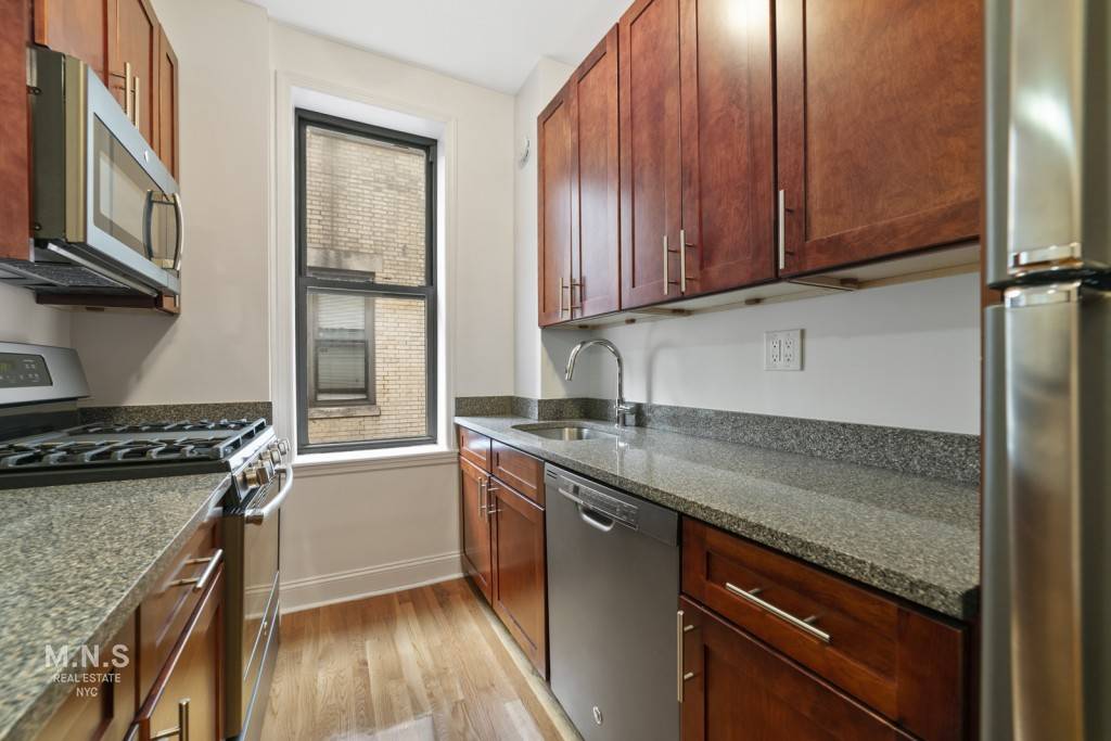 Great one bedroom located in a well maintained elevator and laundry building.