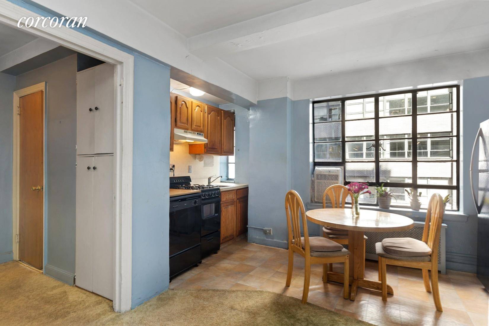 4C at 140 East 40th Street in Murray Hill has LOW, LOW MAINTENANCE !