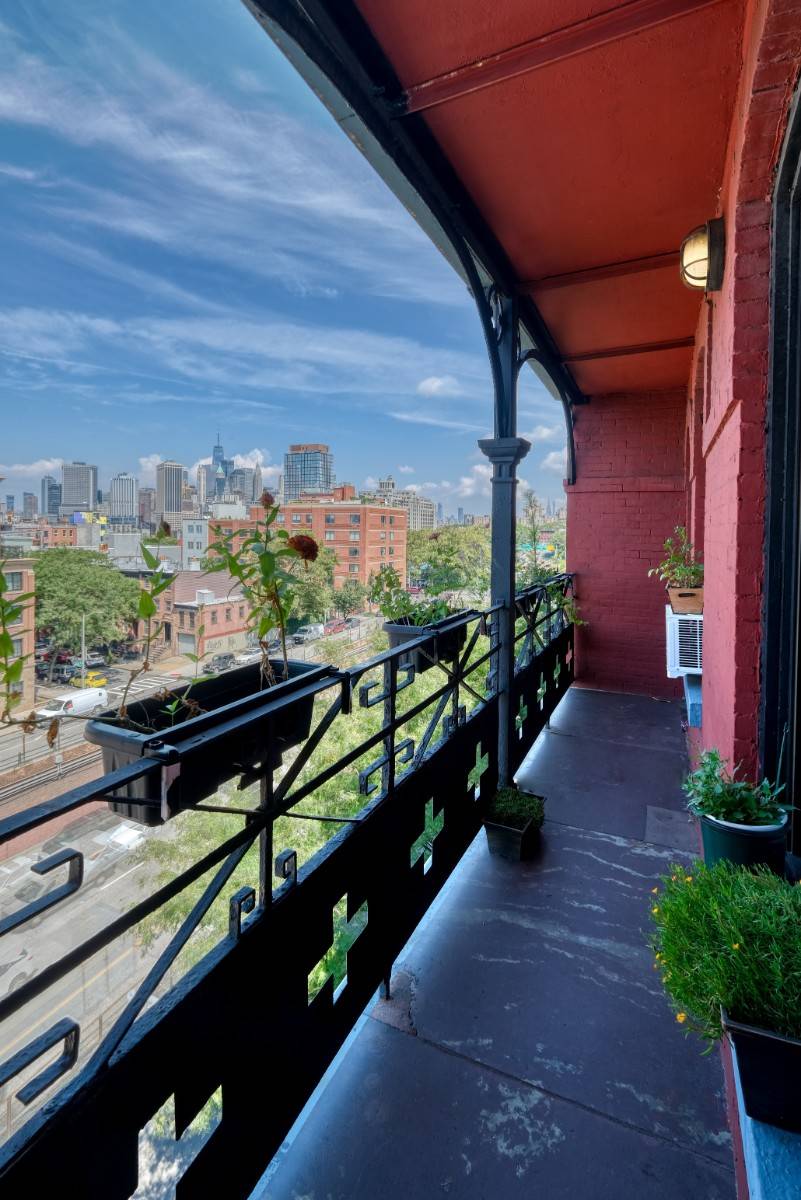 PRICE REDUCED This is the BEST deal in COBBLE HILL WELCOME to COBBLE HILL the perfect way !