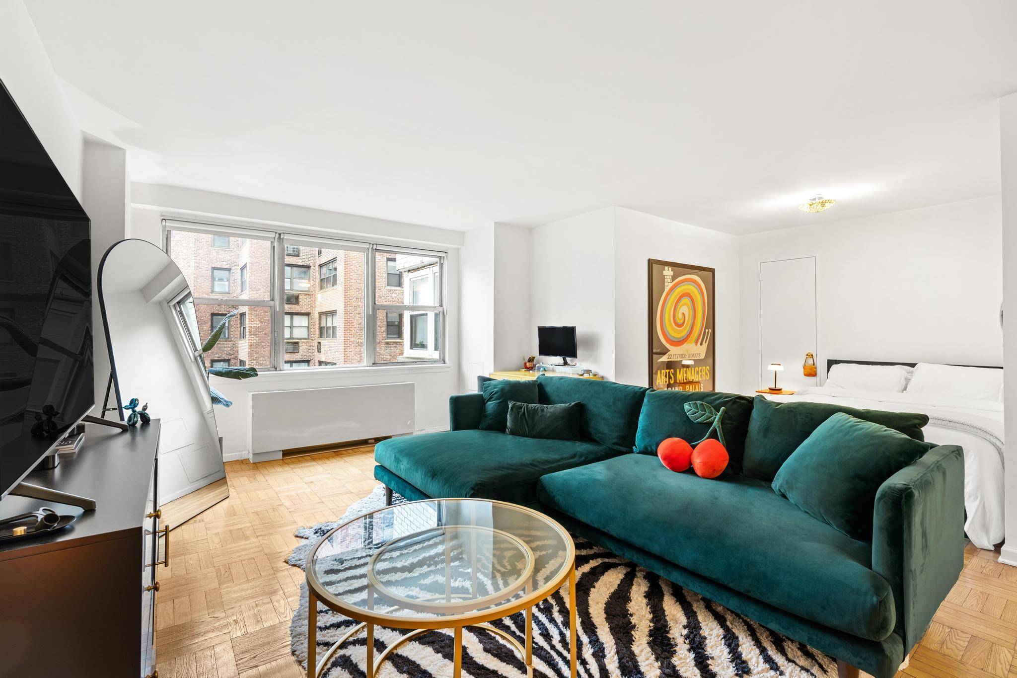 Open house by appt only. Beautifully renovated alcove studio in one of Murray Hill s most sought after full service condominiums The Warren House.