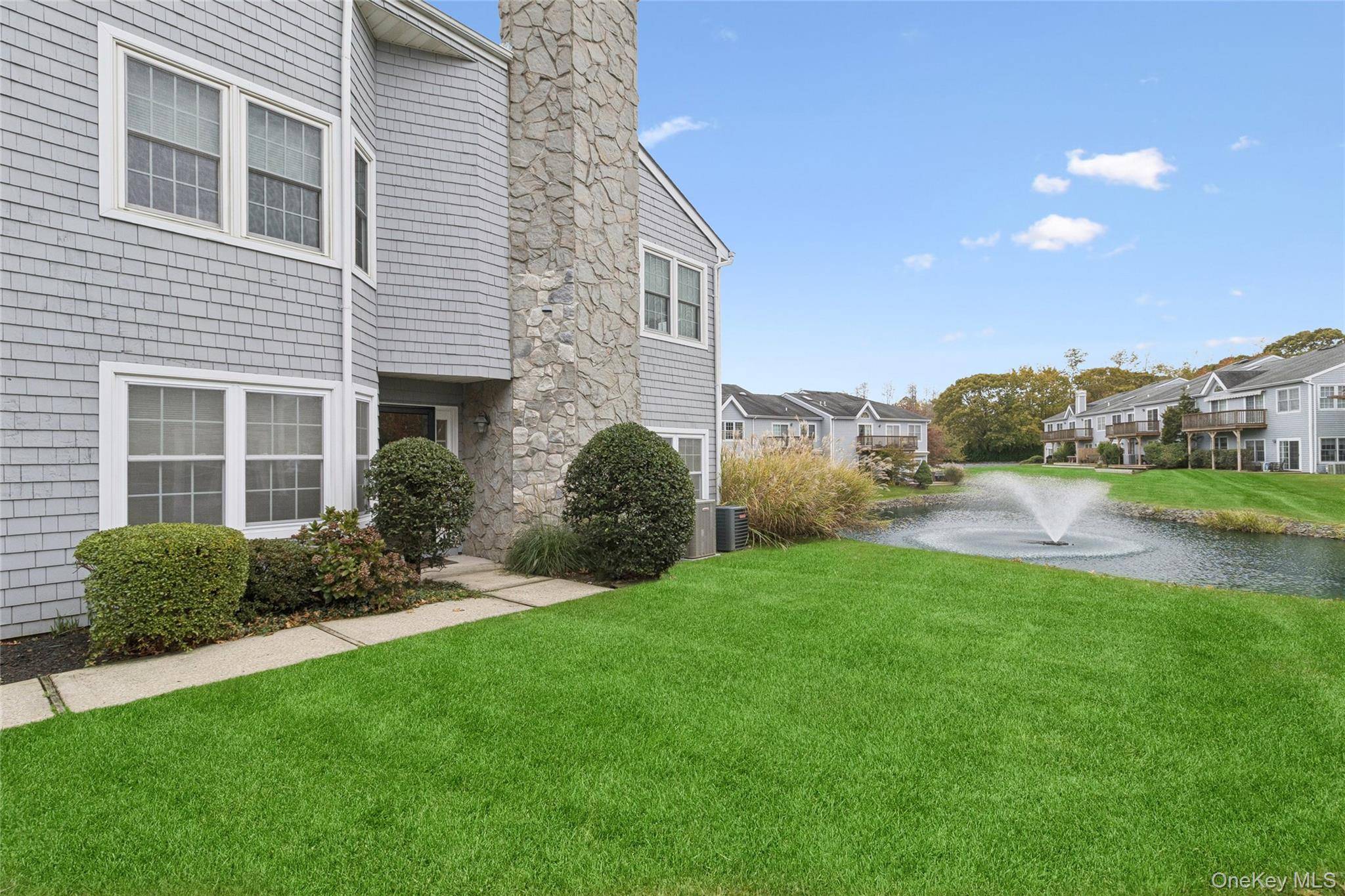 Welcome to 98 Lakebridge Drive N.