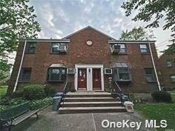 Introducing a great opportunity to own a great 1 bed 1 bath cooperative apartment in Whitestones' Clearview development.