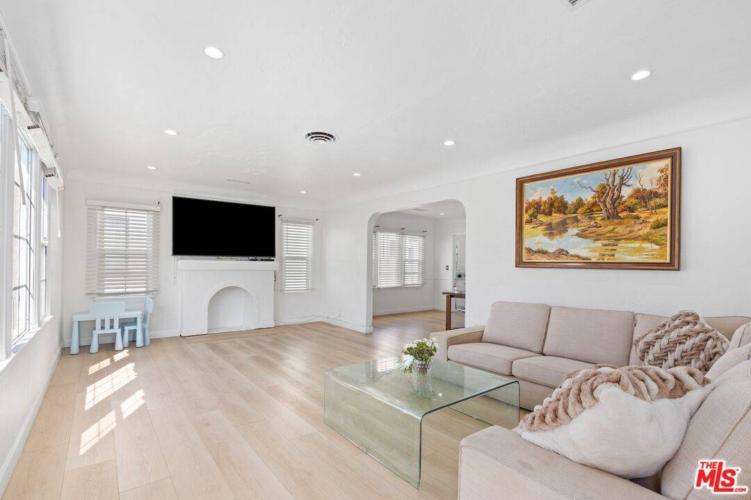 1428 S Sherbourne Dr 3BR Beverlywood La