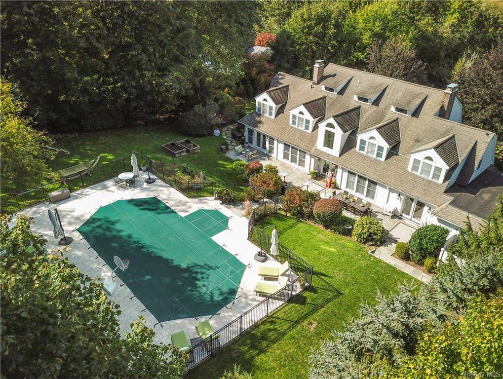 Tuscan countryside meets the Hamptons in this thoughtfully renovated Dutch Colonial set high atop Park Road in the Greenacres section of Scarsdale.