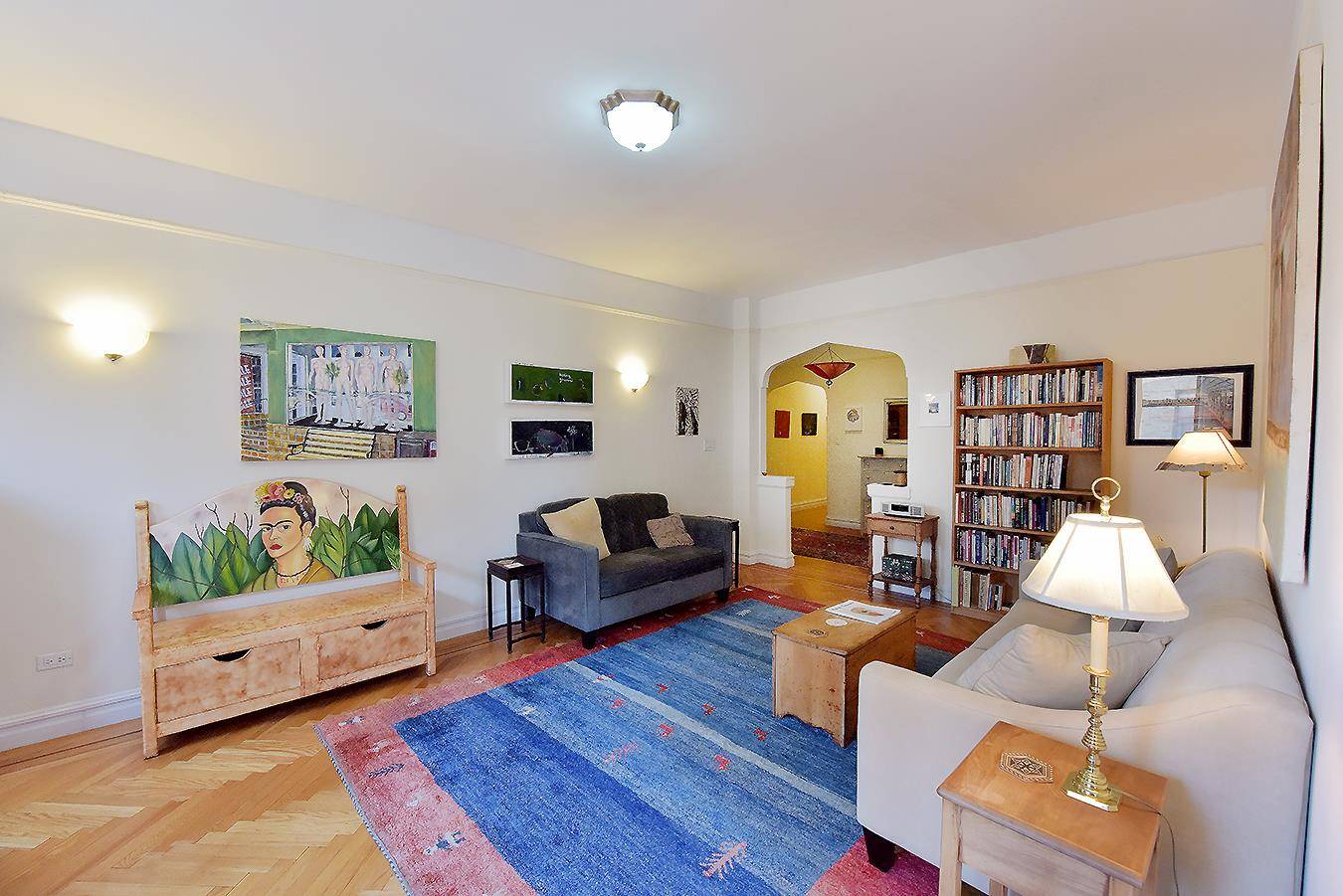 Sunny Junior 4 One Block from Inwood Hill Park This sun bathed corner unit in a noted Art Deco building is truly a special apartment.