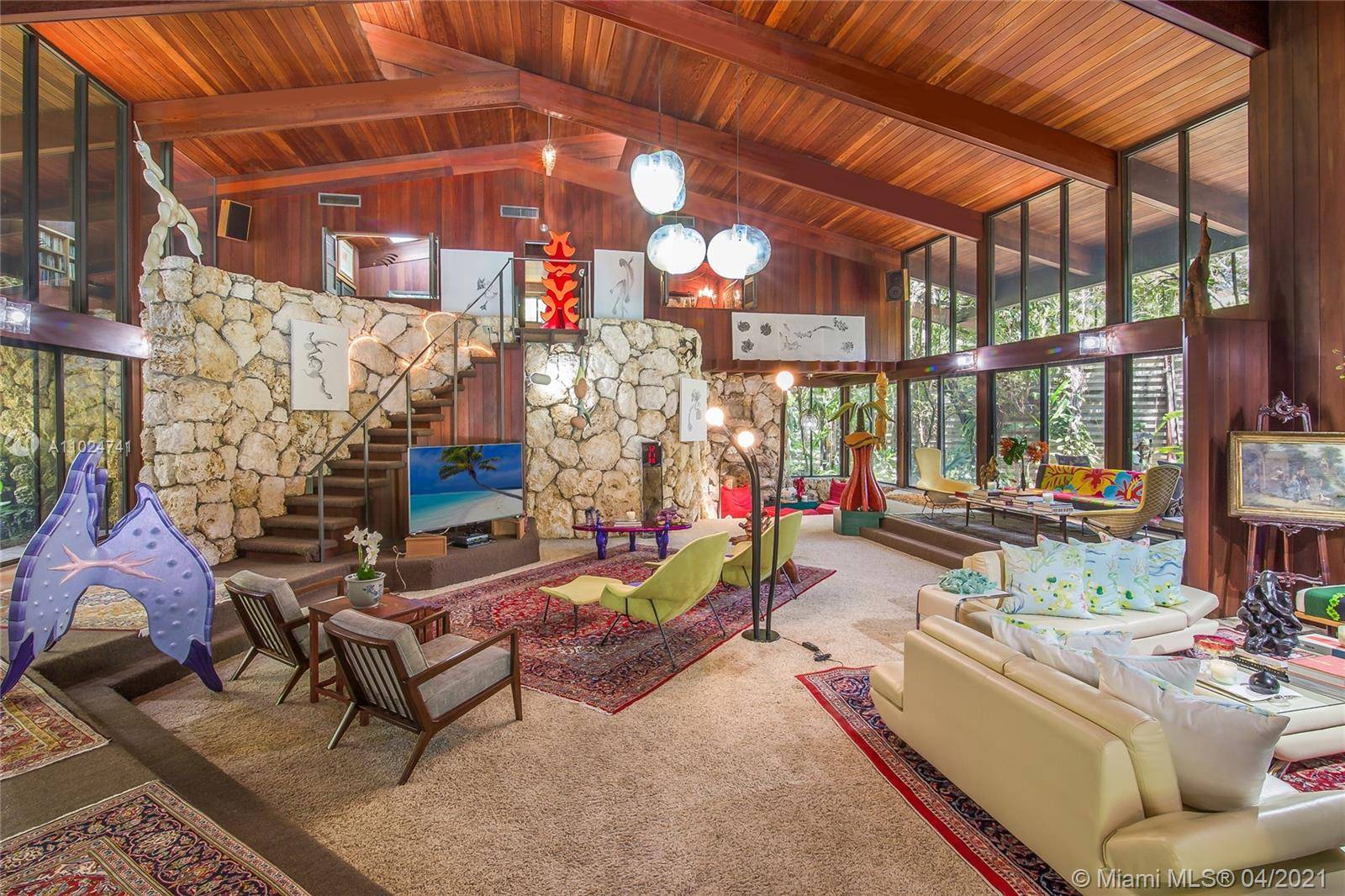 Inspired by the Organic American Style of architect Frank Lloyd Wright, architect Chayo Frank designed a home that is a Sanctuary Paradise unique and extraordinary in every aspect.