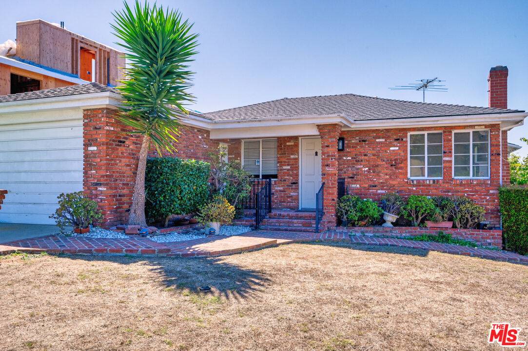 3237 Midvale Ave 3BR La