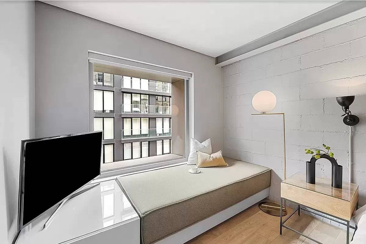 PLEASE EMAIL US FOR VIDEO OF THE ACTUAL APARTMENTLARGE STUDIO WITH SOAKING TUB AND BUILT IN DAY BED OVERLOOKING ORCHARD STREETWelcome to 119 Orchard a boutique elevator building in the ...