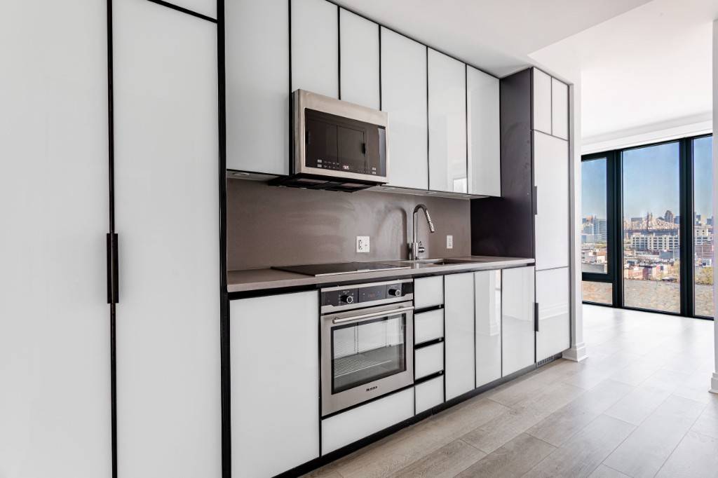 Spacious Penthouse three bedroom apartment offering a private terrace, unparalleled views of LIC, East River and Queensboro Bridge, and in unit washer dryer.
