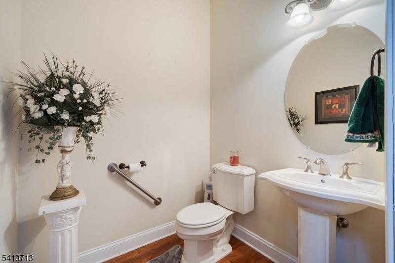 Poiwder Room