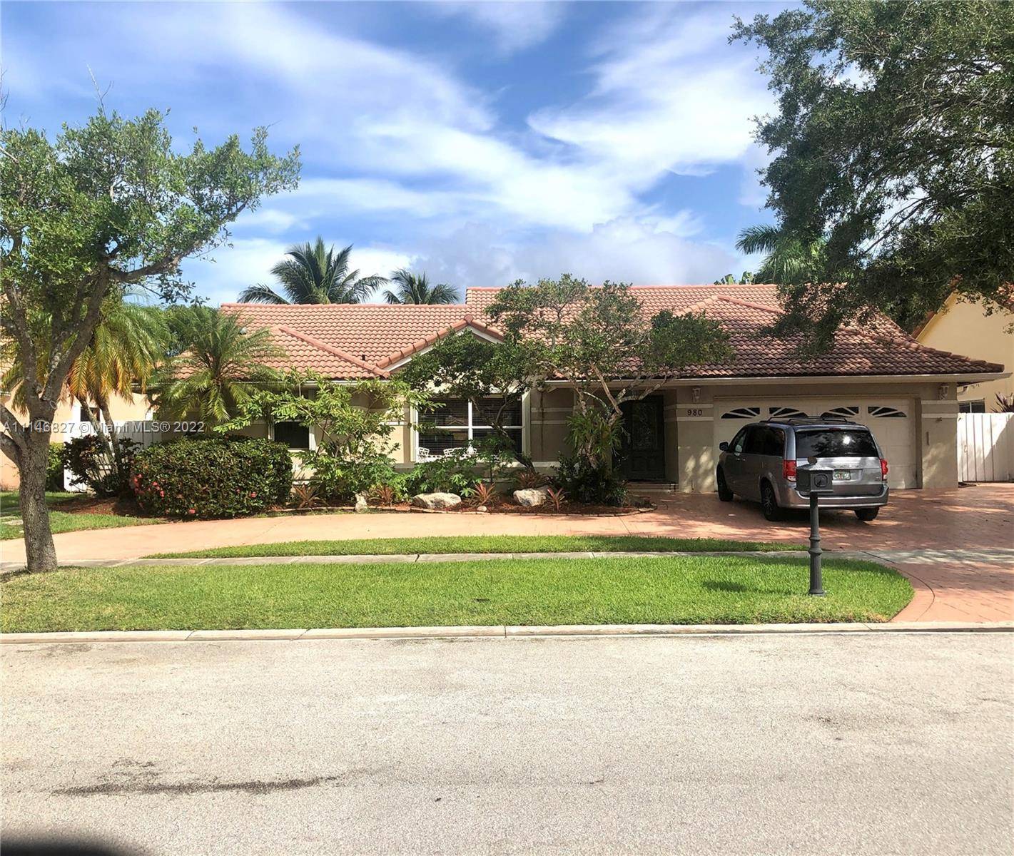 This is a great home for entertaining, large extended covered patio, great paved pool deck and an amazing lake view, this is the Saphire model, large split bedroom floor plan ...