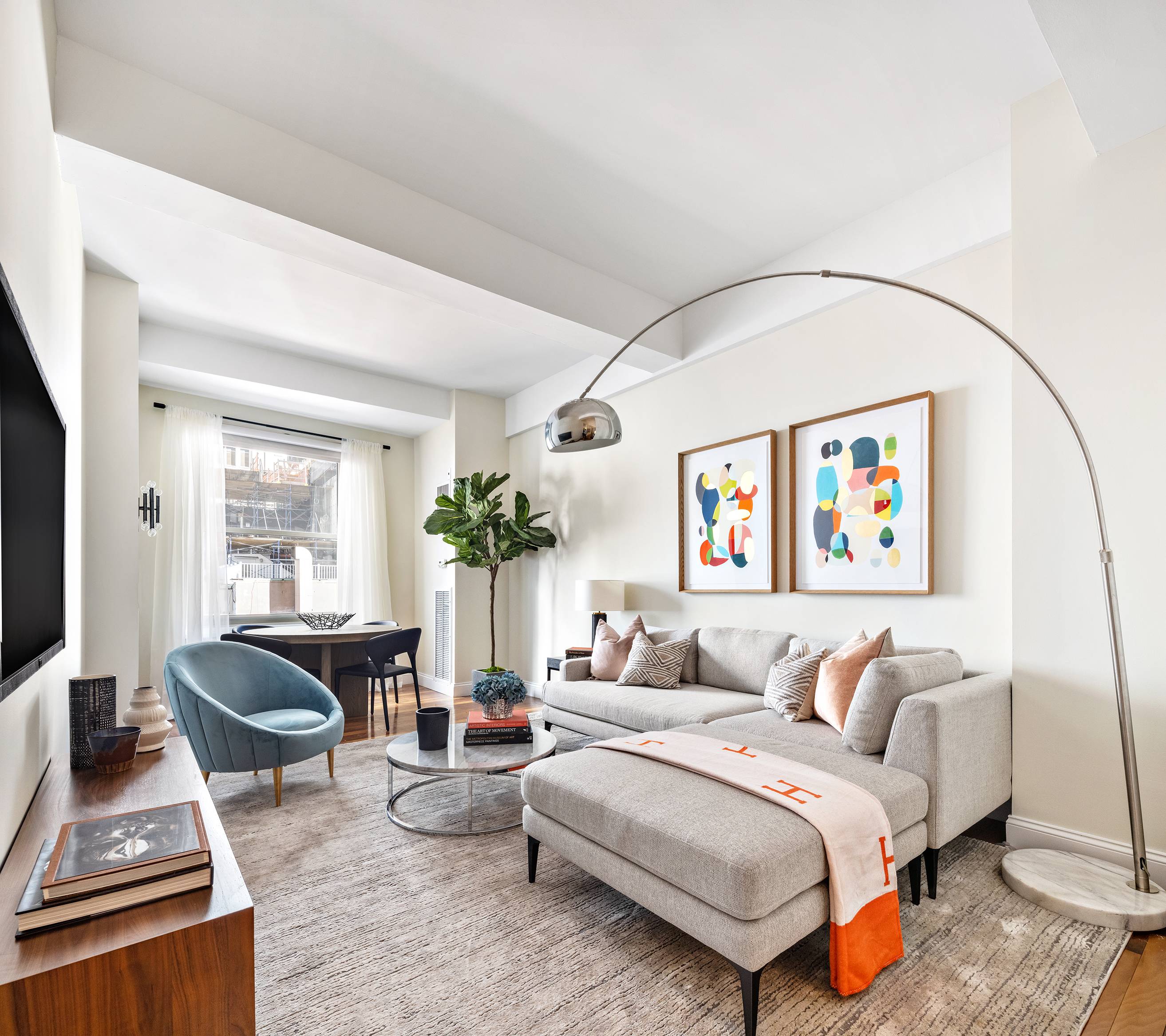 This generous and efficiently designed one bedroom, one bath home features a gracious entry, 10 high beamed ceilings, chef s kitchen and an abundance of natural light from Eastern exposures, ...