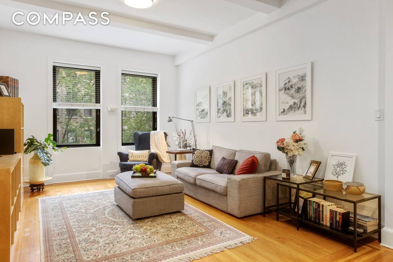 Beautiful, Large, Sunny 2 bedroom home is 1 2 block to Riverside Park, and 2 blocks to Columbia University on West 114th Street Enter into your new home through an ...