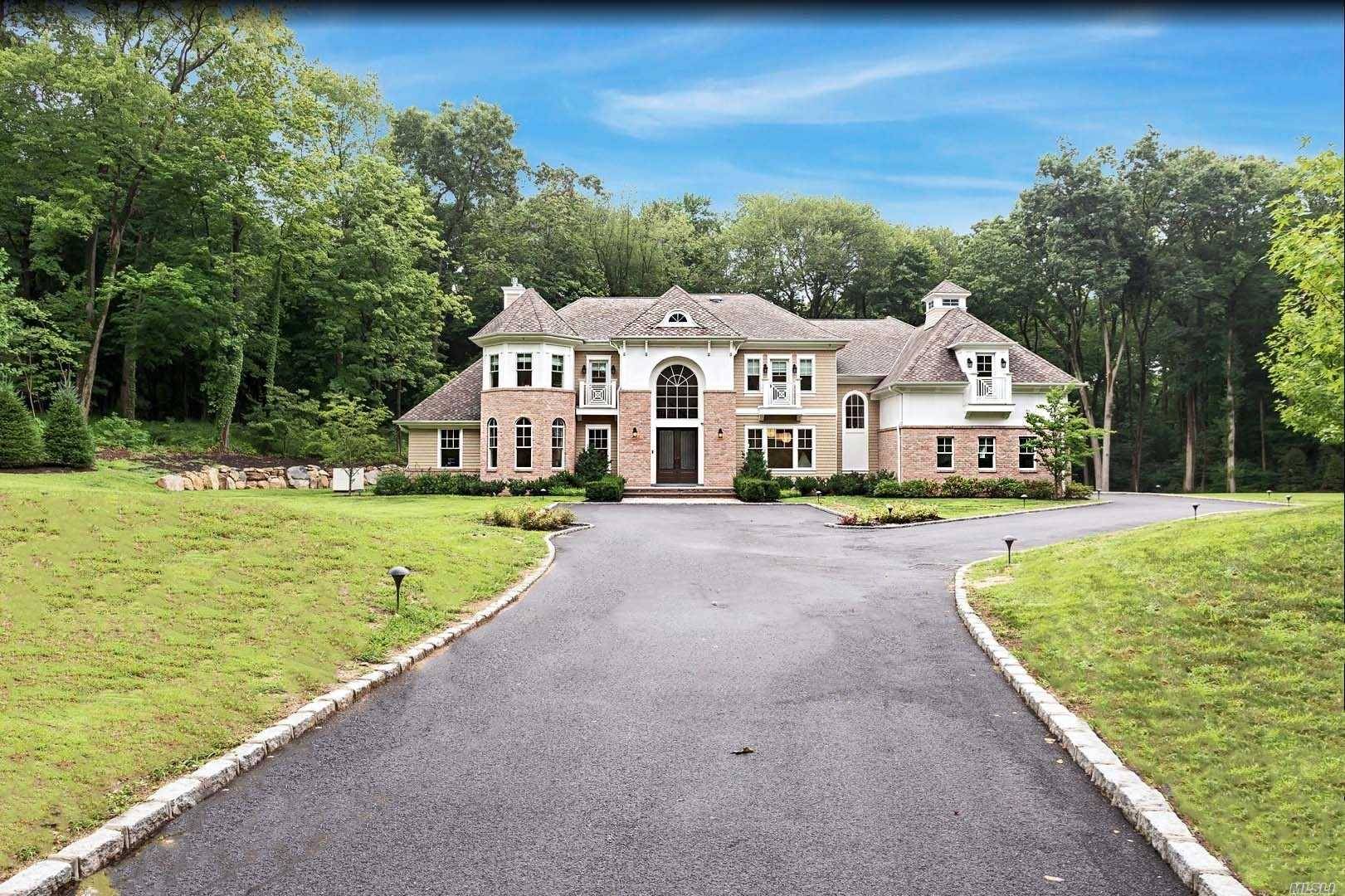 Brookville. Spectacular Newly Constructed Brick amp ; Shingle Colonial Featuring the Highest Quality Construction with Fantastic Modern amp ; Transitional Design.