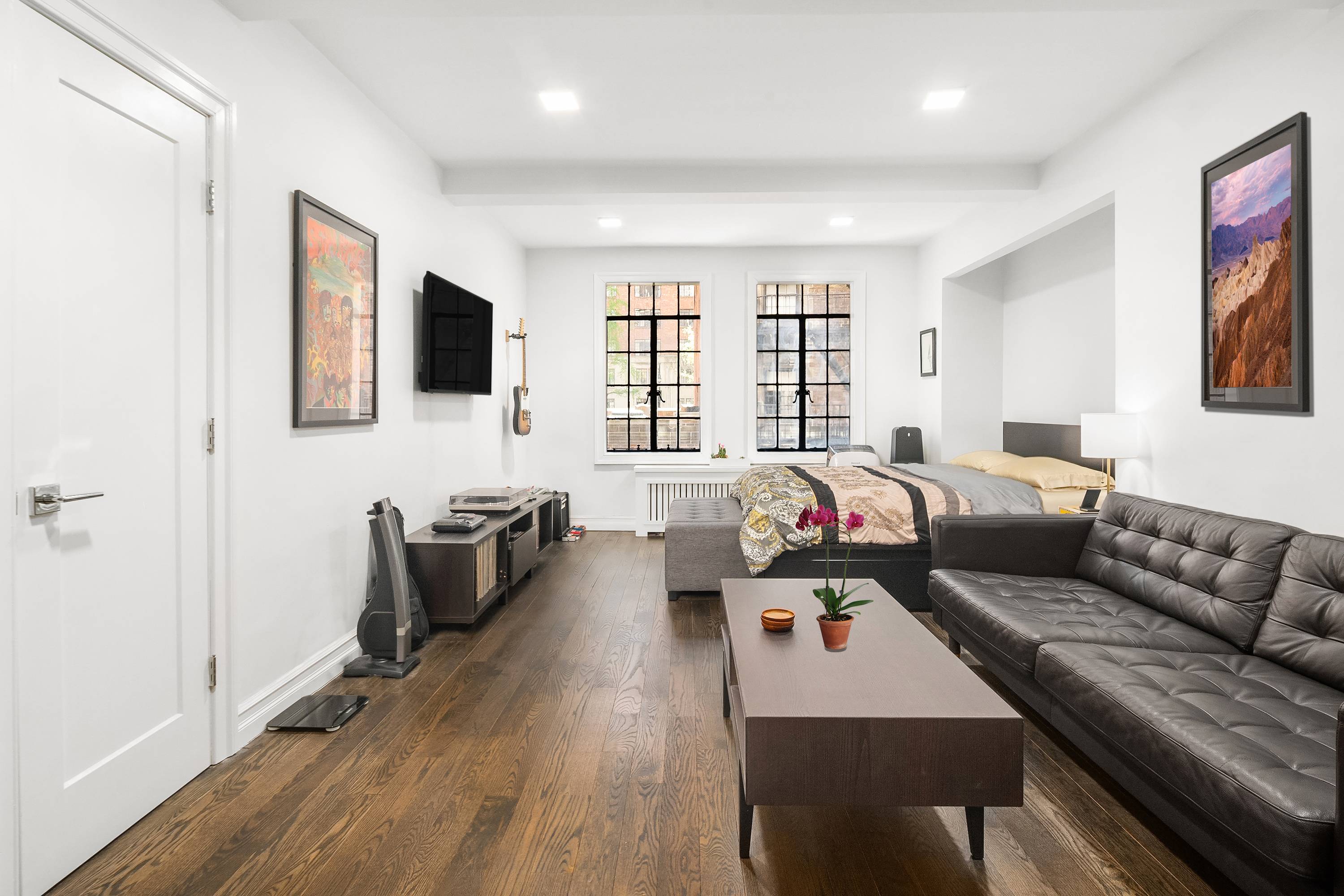 Located on East 42nd Street in Tudor City, this bright studio is in the Woodstock Tower, a landmarked full service cooperative amidst an enclave of historic pre war buildings and ...