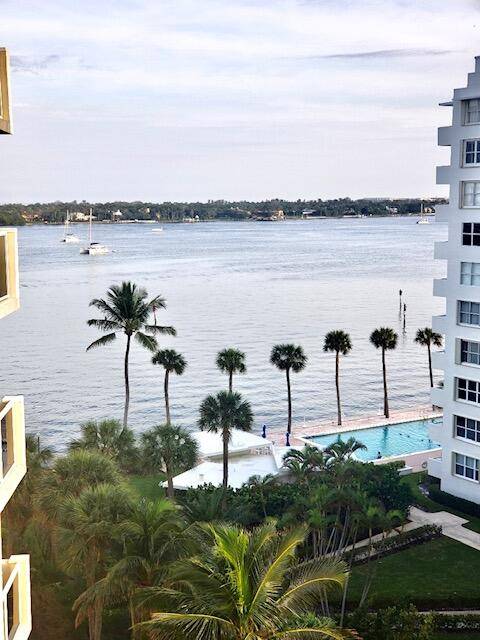 CORNER, UNfurnished, 2 2 directly on intracoastal with lots of light.