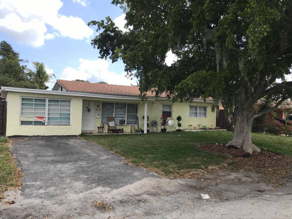 3 2 single family home located between Atlantic Blvd And Copans just West of Dixi Hwy Large fenced in backyard with gated entry Central a c and Window units installed ...
