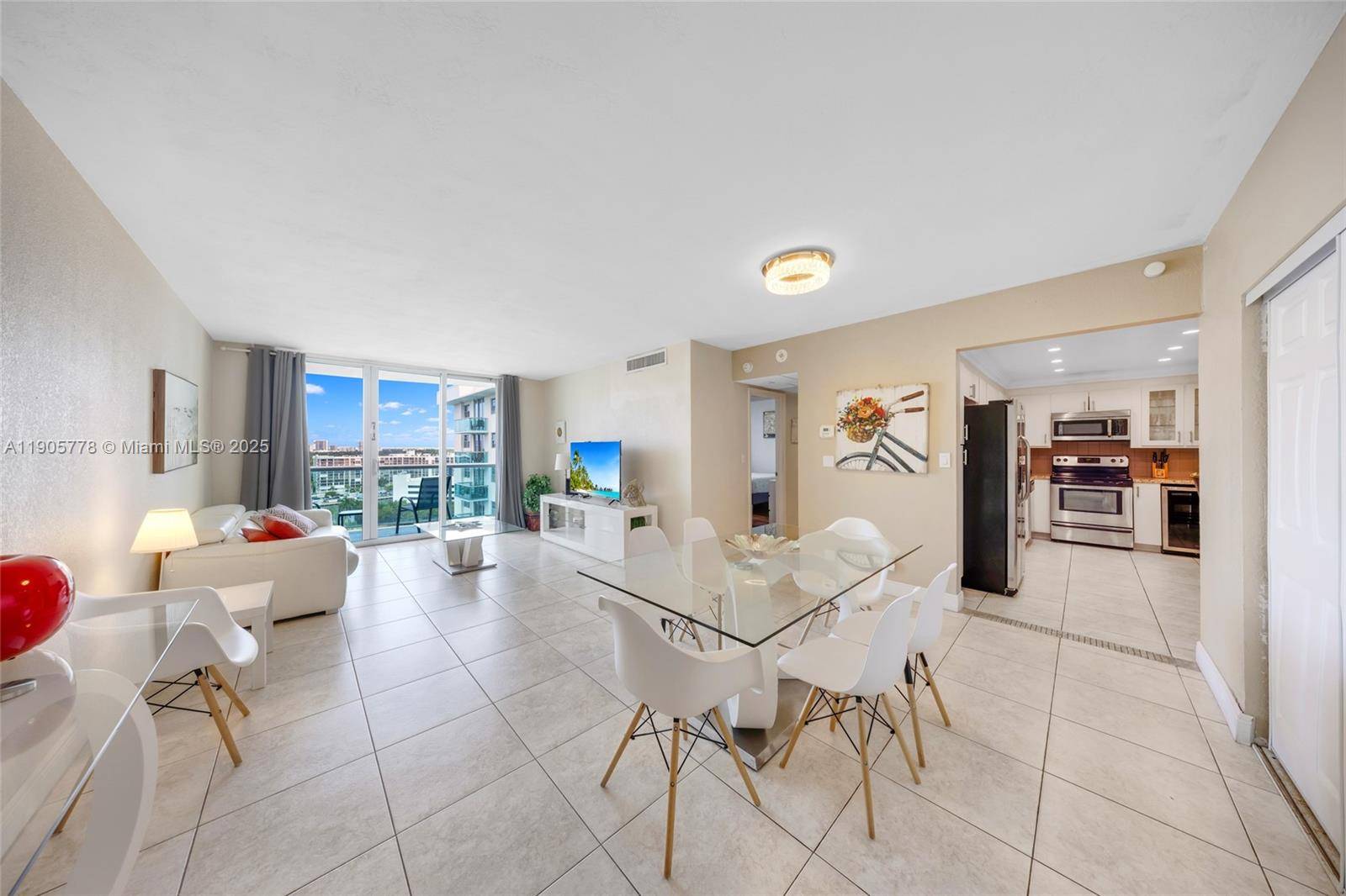 Welcome to your dream condo at Tides on Hollywood Beach !