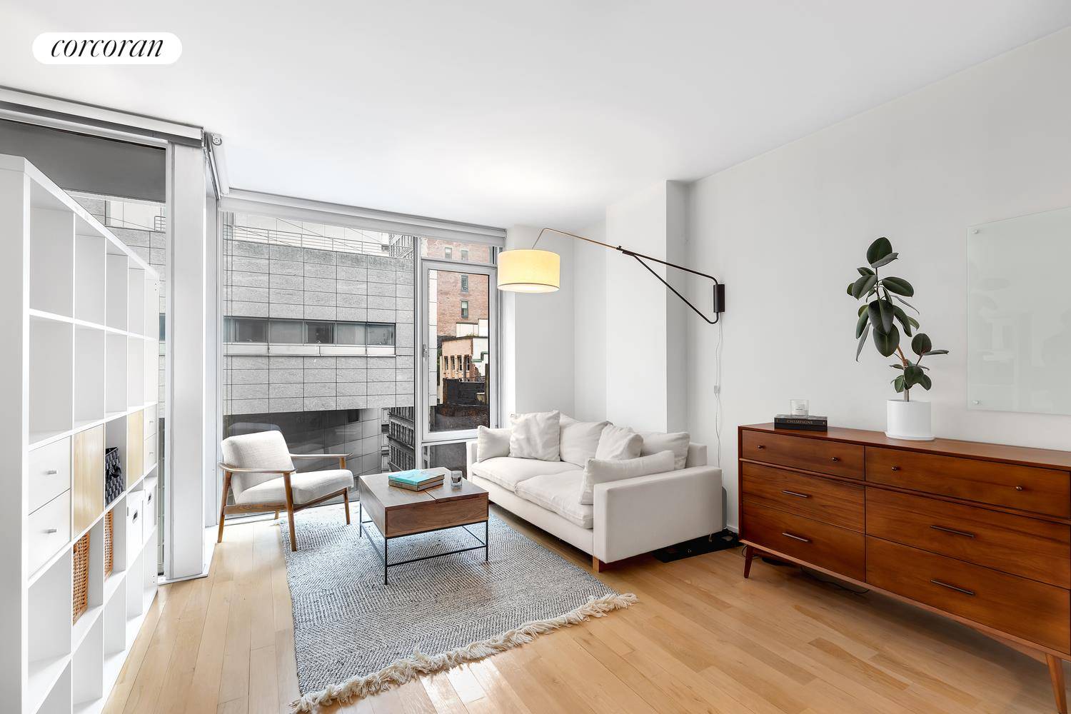 Perfectly positioned in one of TriBeCa's top condominiums, residence 9B is a spacious and south facing alcove studio which allows for a king size bed and is easily converted into ...