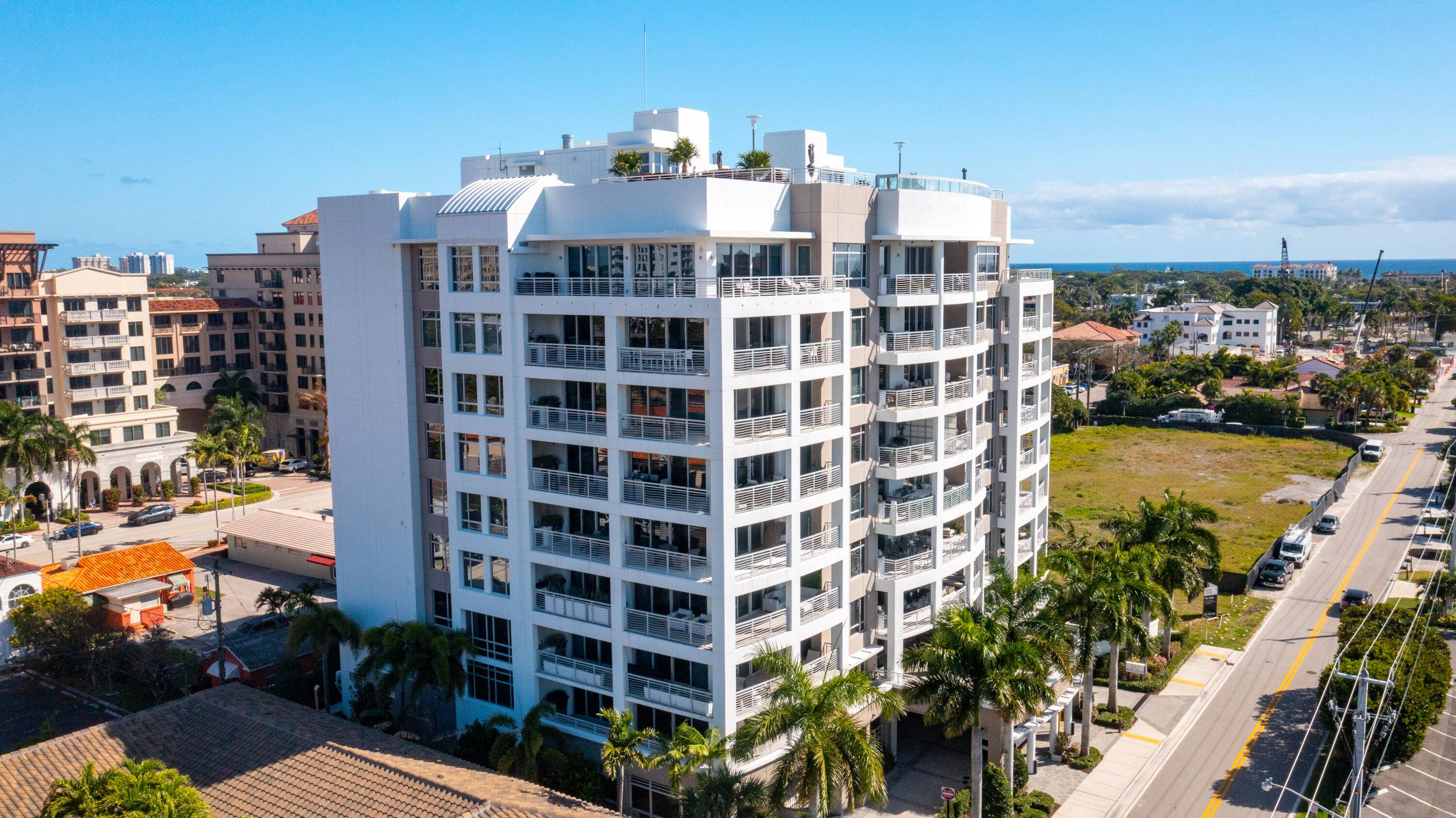 327 Royal Palm sets the standard for upscale boutique condominium living in the heart of downtown Boca Raton.