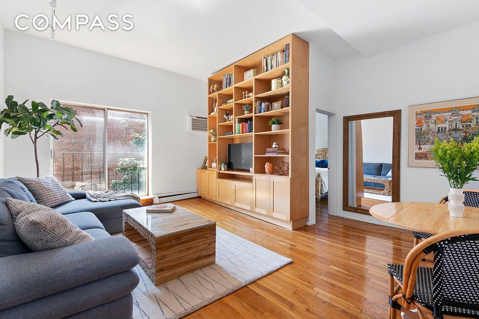 This charming 1 bedroom co op, set in a meticulously maintained elevator building in the heart of Brooklyn Heights, is the unit you have been searching for.