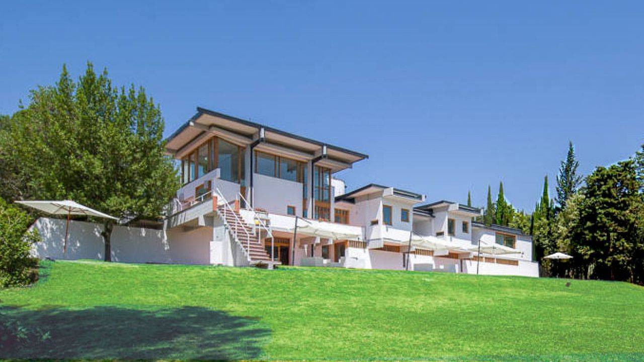Villa of modern design for sale in Arezzo area with park and swimming pool. Houses for sale in Italy. Luxury villas in Italy for sale