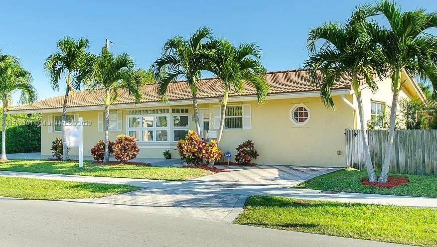 Beuritfully updated, large florida room, plenty of parking available.
