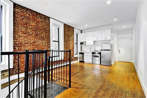 Amazing gut renovated Duplex 3 bed 2 Bathroom Ina great location right in Morningside park.