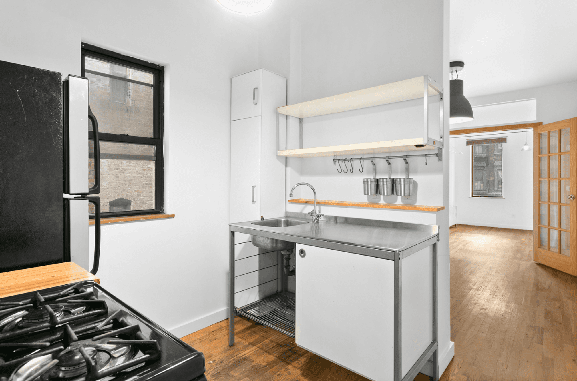 Bright 2 bedroom apartment in East Williamsburg near the G and L train.