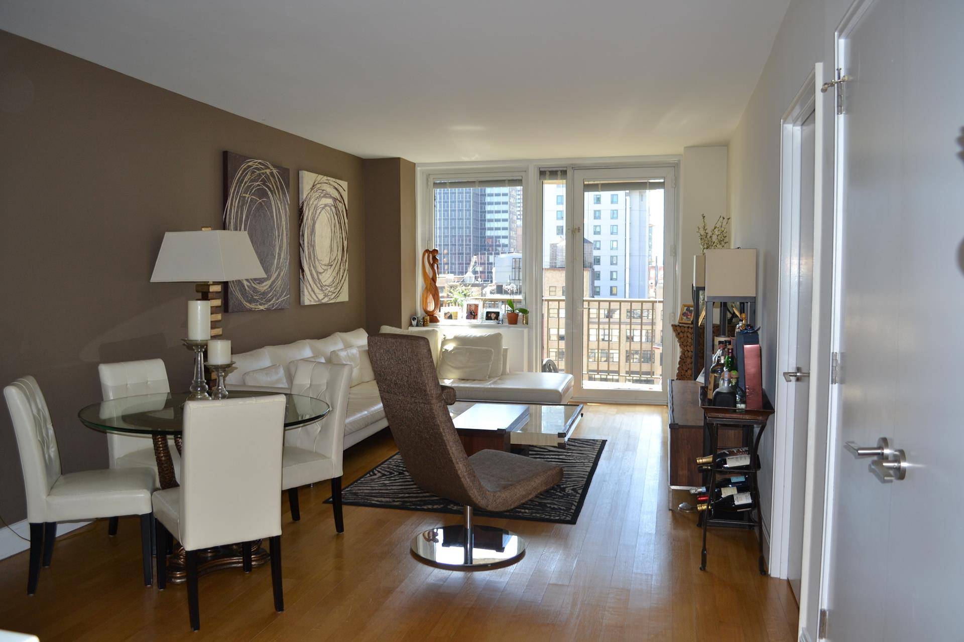 Turtle Bay's finest L'Ecole CondominiumsConveniently situated in Midtown close to Grand Central.