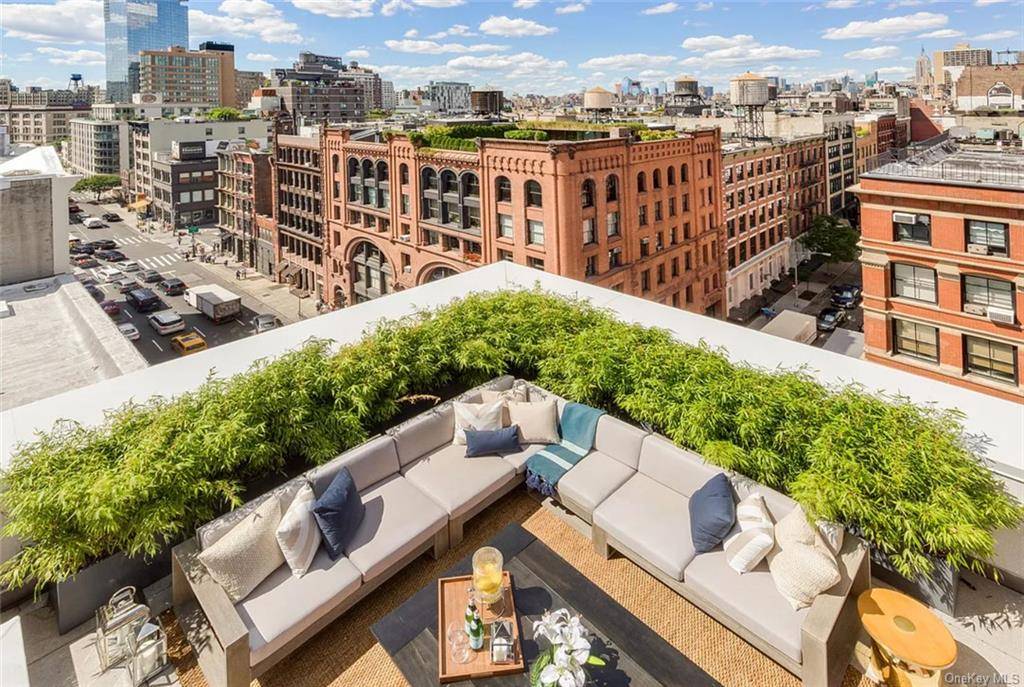 PRIME SOHO NEW CONSTRUCTION CONDO PENTHOUSE ON WOOSTER STREET ENTERTAINER'S ROOFTOP WITH FIREPLACE, OUTDOOR SHOWER, CINEMA, BATHROOM AND MORE !