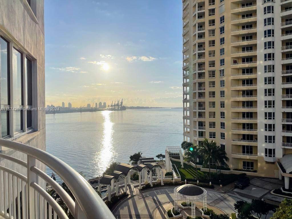 Stunning 1087 SFT 1 Bed, 1 Bath 1 2 Bath with 1 assigned parking Beautiful kitchen with newer appliances, pristine marble floors, beautiful light fixtures, and the convenience of newer ...