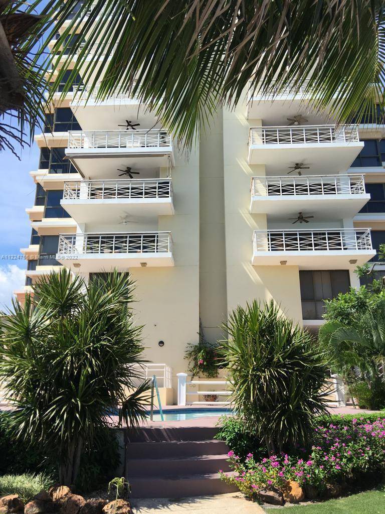 WOW look as this unit in Panama, directly looking at the ocean, this beautiful 4 bedrooms 3 1 2 bathroom condo with a large terrace, has split a c units ...