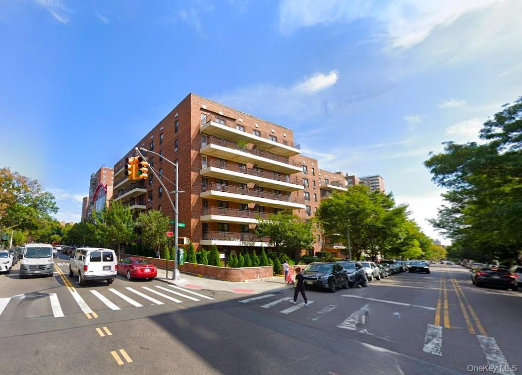 View of apartment building / complex