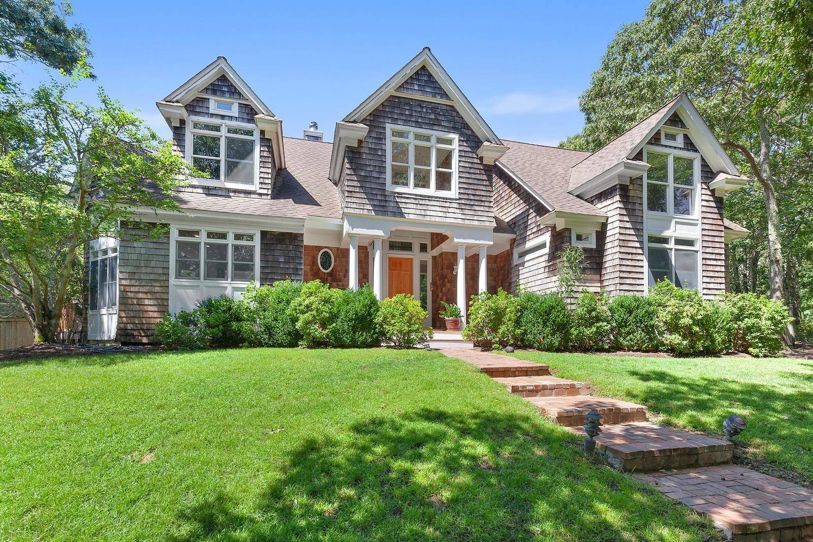 EAST HAMPTON TRADITIONAL ON 5.5 acres with TENNIS & BBALL COURTS