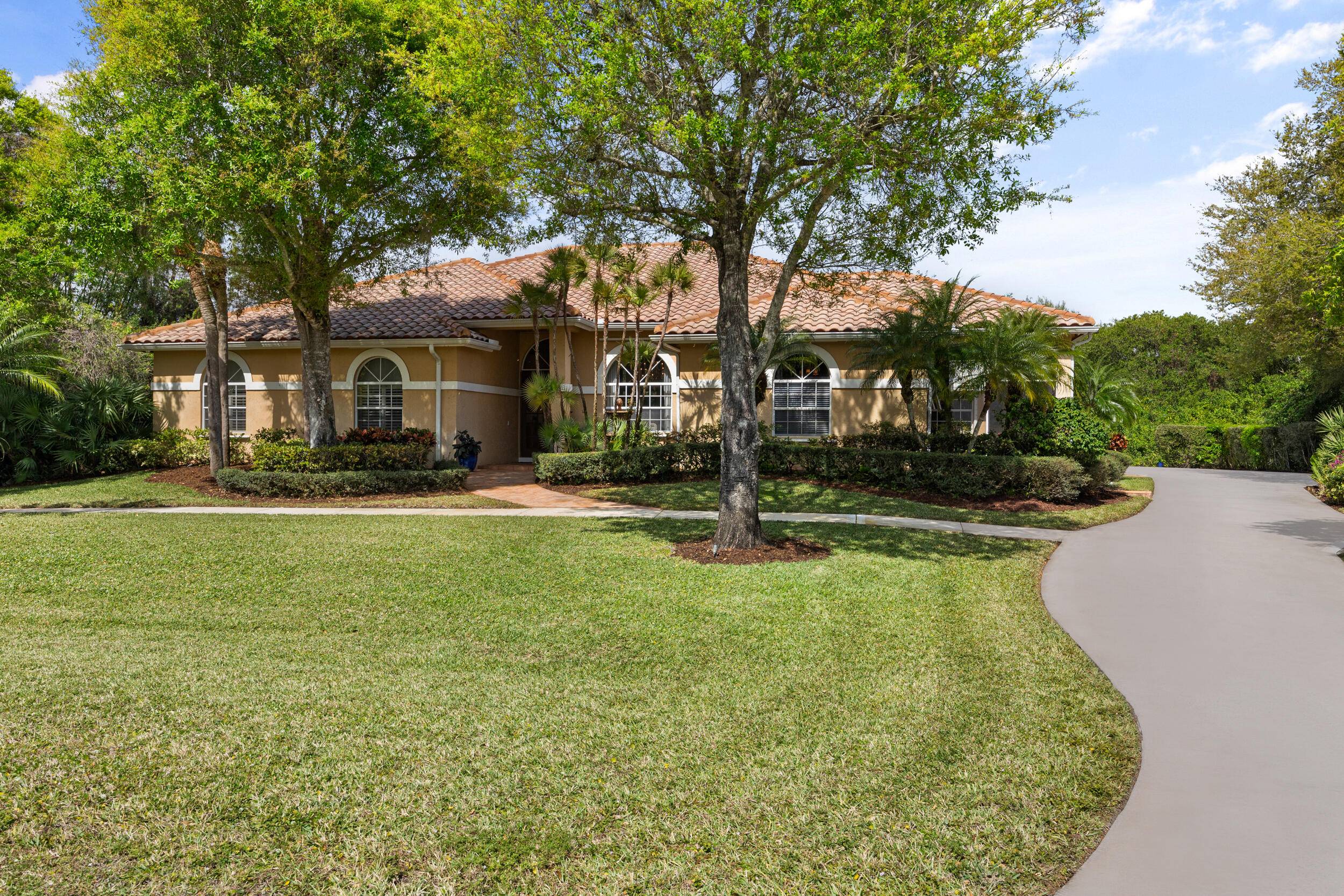 Welcome home to 8089 SE Country Estates Way !